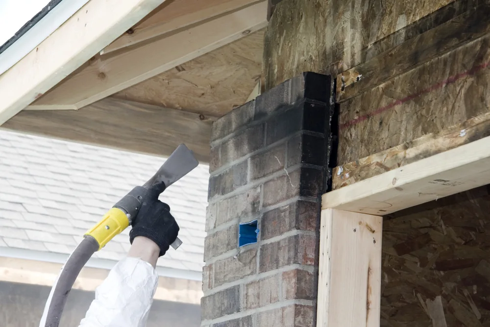 Cleaning smoke-damaged brickwork